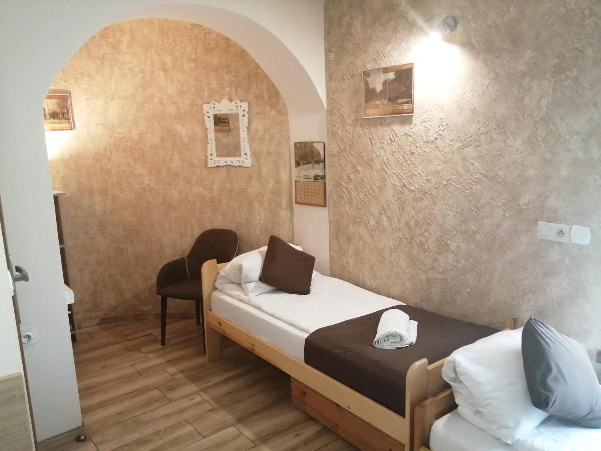 Apartament I Pokoje Goscinne Gniezno Extérieur photo